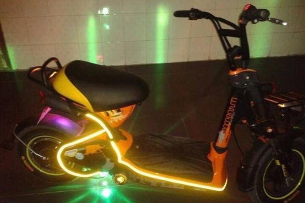 Xe đạp điện độ đèn led