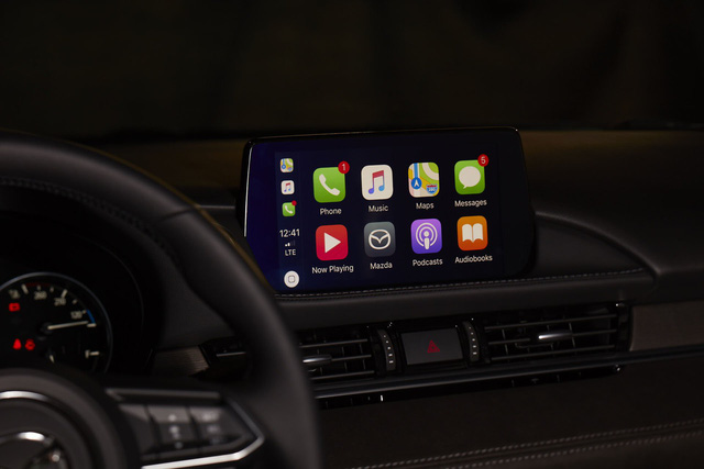 Mazda bắt đầu tích hợp Apple CarPlay và Android Auto lên xe cũ