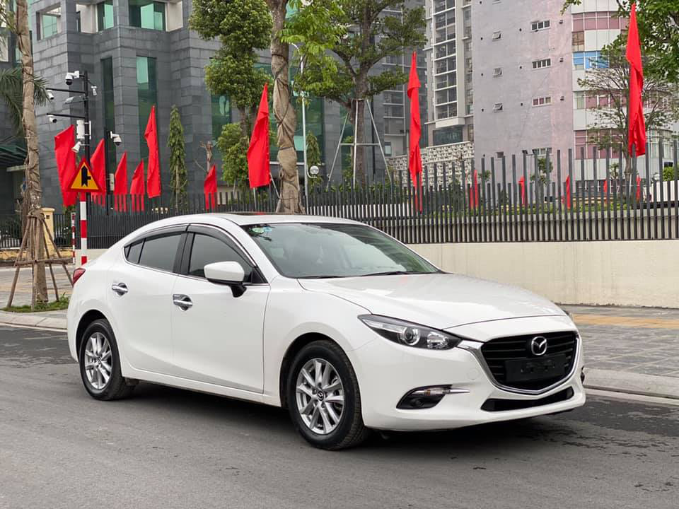 Mazda 3 màu trắng, đăng ký 2020, chạy 1 vạn 2, giá bán ngạc nhiên