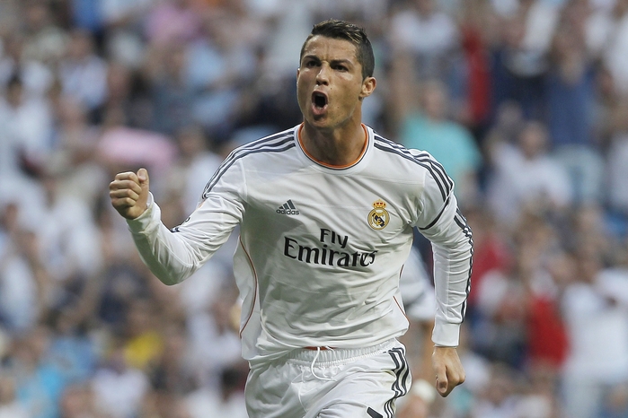 Top 10 cầu thủ ghi nhiều bàn nhất trong 1 mùa giải: Cứ tưởng Ronaldo bất bại cho đến khi chứng kiến thành tích của Messi