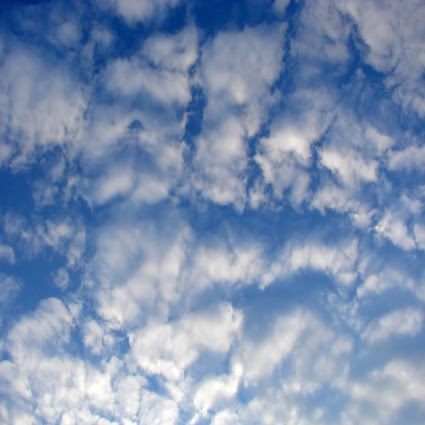 Những đám mây lạ trên bầu trời mùa xuân-tải hình ảnh mùa xuân miễn phí