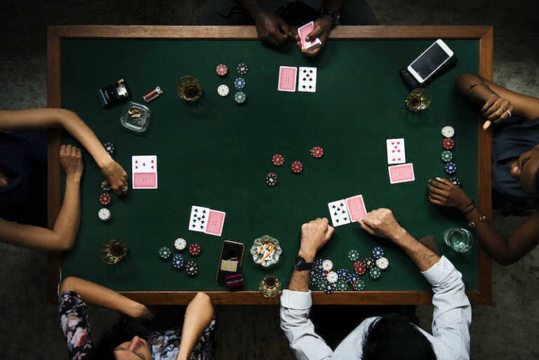 Bài poker là gì? 5 phút nắm bắt các thuật ngữ trong bài Poker