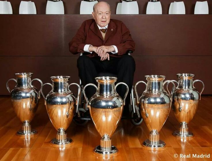 10 huyền thoại vĩ đại nhất trong lịch sử bóng đá thế giới